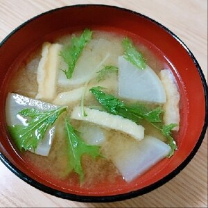 水菜と油揚げと大根の味噌汁